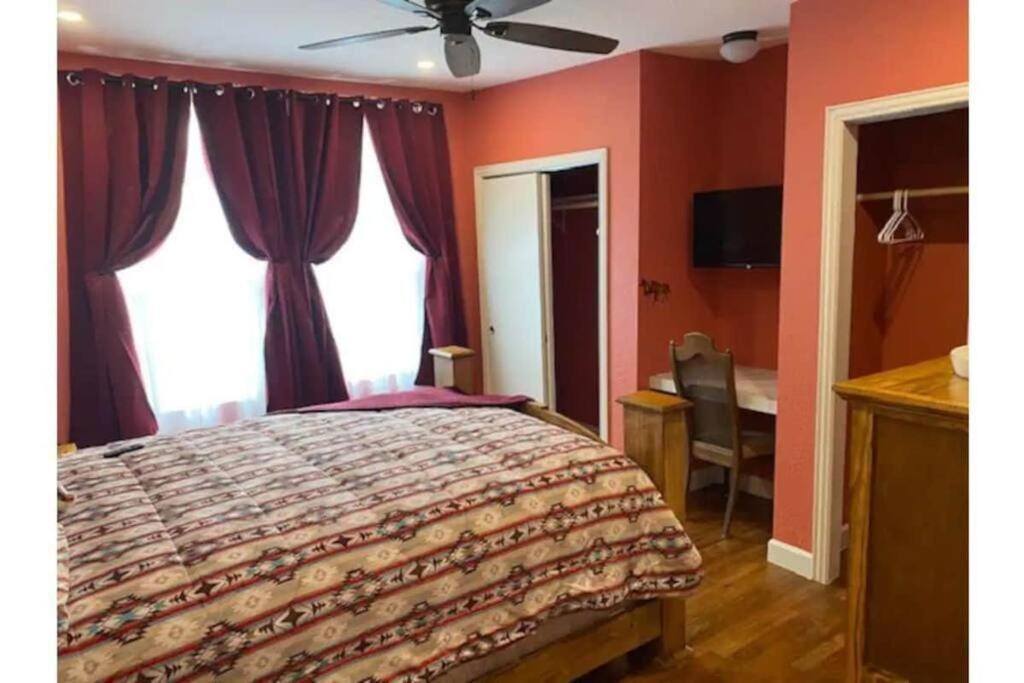 Stockyards!-1 Block Away ! Cowboy Cottage Sleeps 9 Fort Worth Zewnętrze zdjęcie