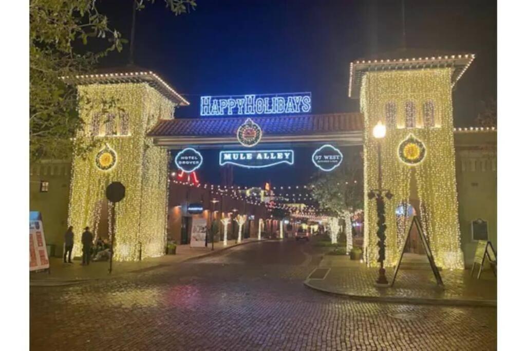 Stockyards!-1 Block Away ! Cowboy Cottage Sleeps 9 Fort Worth Zewnętrze zdjęcie
