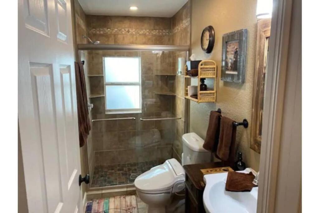 Stockyards!-1 Block Away ! Cowboy Cottage Sleeps 9 Fort Worth Zewnętrze zdjęcie